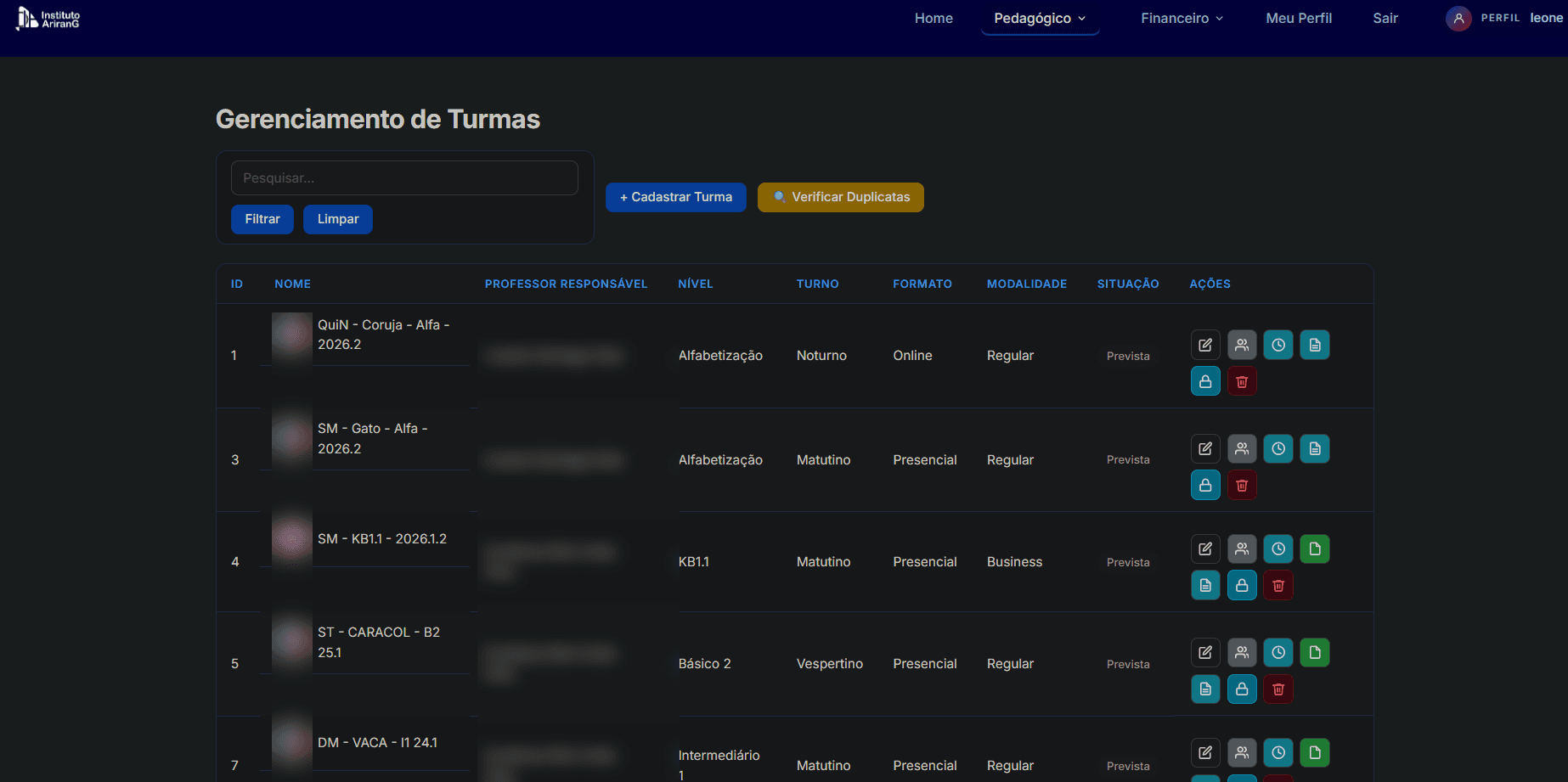 Gestão de turmas por nível, turno, formato e modalidade